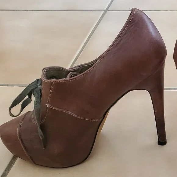 Restricted Brown Leather Lace-Up Oxford Heels – Size 9 - Picture 2 of 16